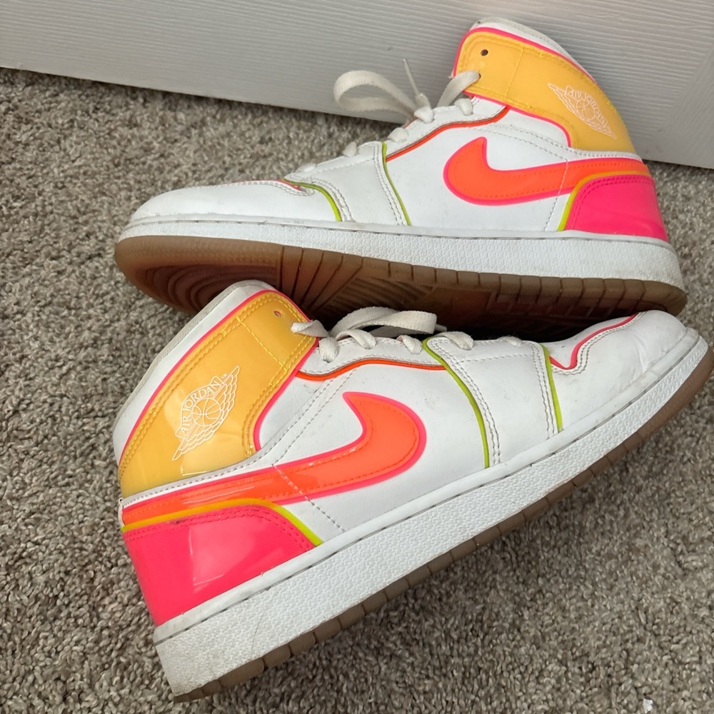 Nike Jordan Neon Edge Glow Mids